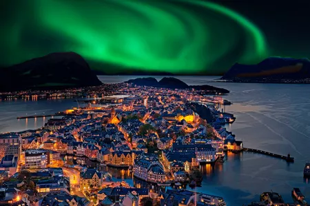 Image of Astronomy Voyage - The North Cape Line with an expert astronomer